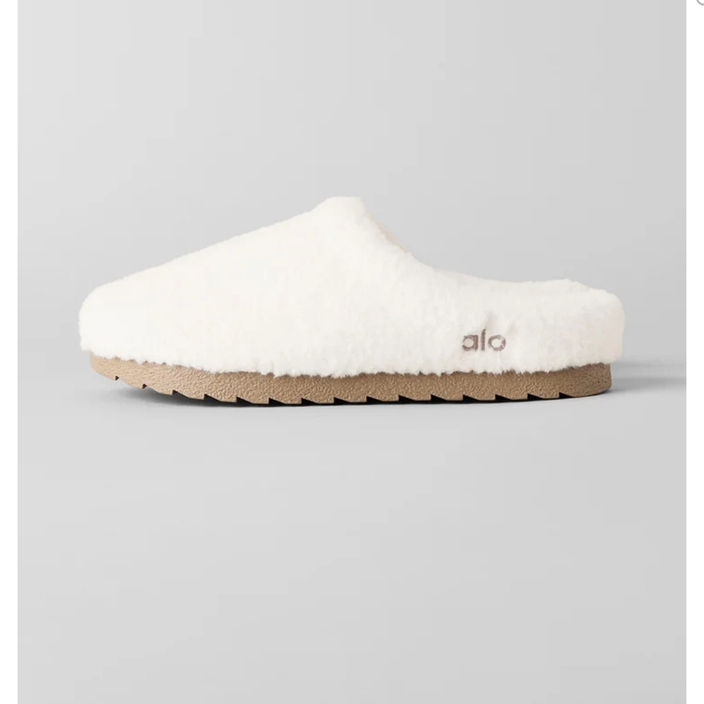 ALO Yoga Ivory Faux Sherpa Slippers